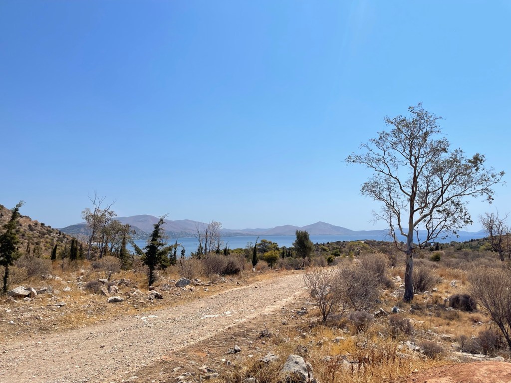 Exploring the Beauty of Vouliagmeni: A Day of Relaxation and&nbsp;Adventure